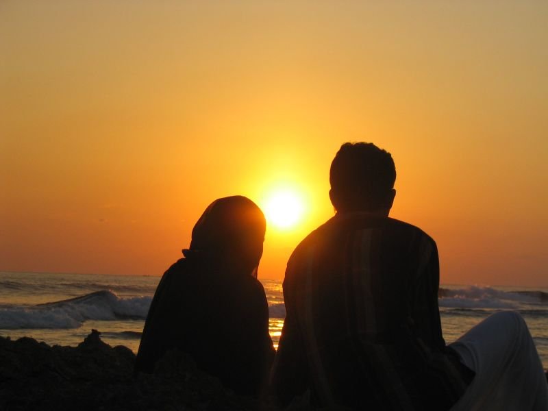 10 Most Romantic Destinations in India 8 Couple enjoying the sunset at Lakshadweep Island