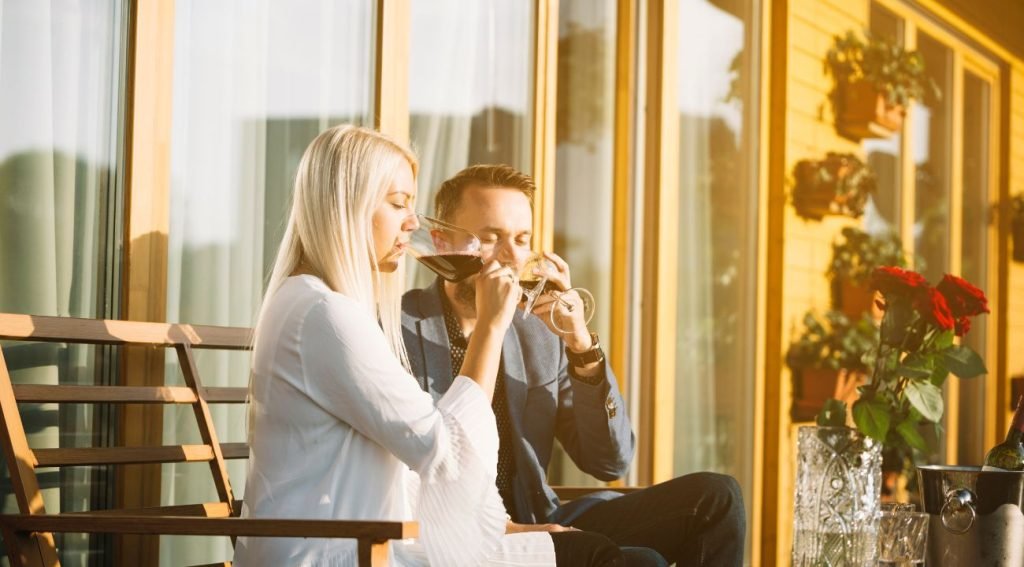 5 Reasons Why A Family Holiday Tour To India Should Be On Your Bucket List? 4 couple enjoying time together in a resort