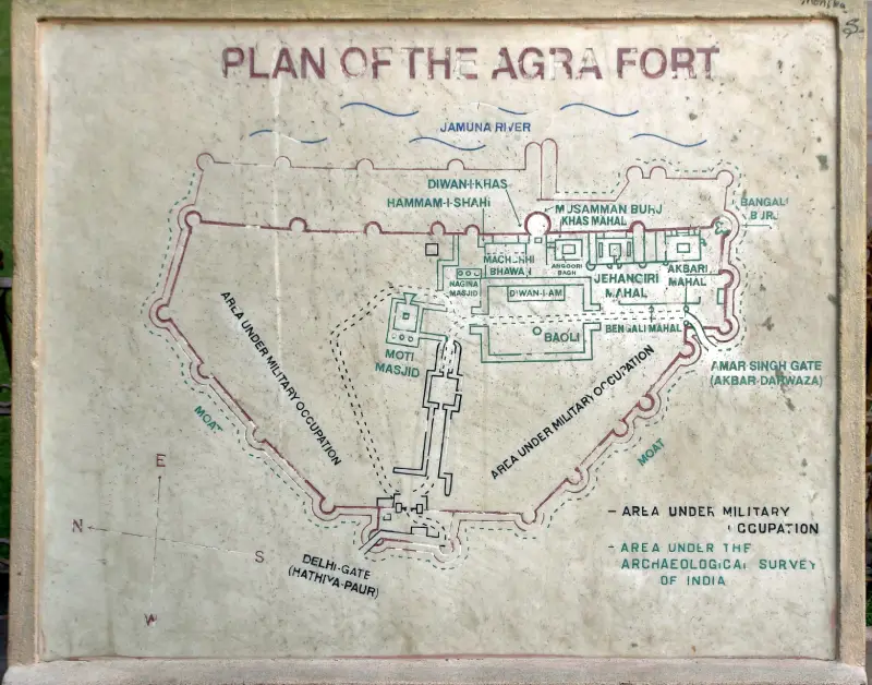 Map of Agra Fort etched on a marble slab, showing various structures within the fort such as Moti Masjid, Diwan-i-Am, Diwan-i-Khas, Jehangiri Mahal, Khas Mahal, and Akbari Mahal. The map also highlights the Yamuna River to the north, the Amar Singh Gate (Akbar Darwaza) as the main visitor entrance, Delhi Gate (Hathiya-Paur), and areas marked under military occupation and the Archaeological Survey of India. Directional indicators and the fort's defensive moat are also shown.