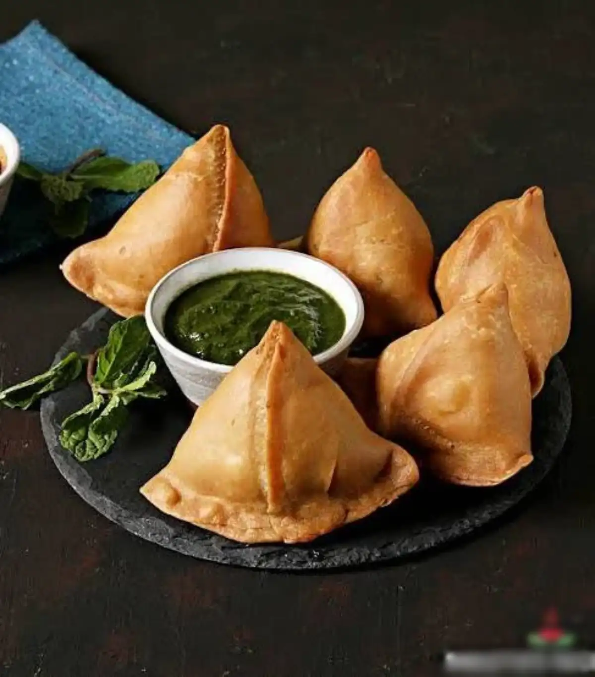 What are some must-try foods in Delhi? 1 Samosas1 2